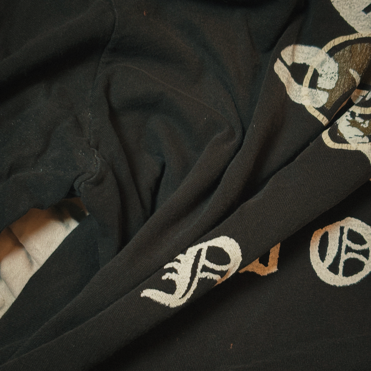 Defend Vintage Fleur-De-Lis Longsleeve